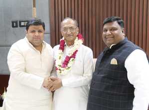 गठबंधन को जमीन पर उतारने के लिए कांग्रेस प्रत्याशी पहुंचे आप के पास